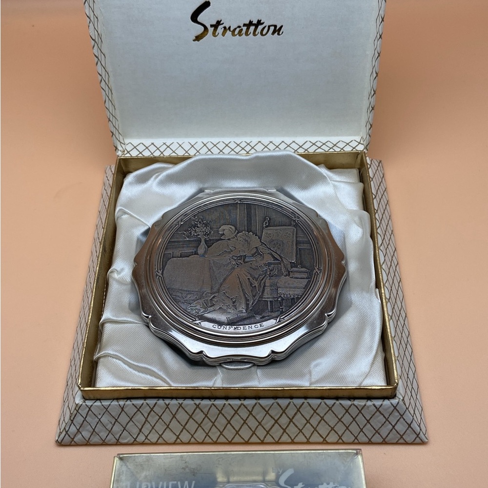 Stratton Silver Toned Metal Compact Case Mirror Original Box and Pouch